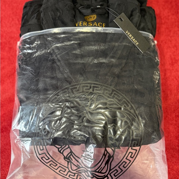 Versace Black and Gold Robe - Picture 5 of 5